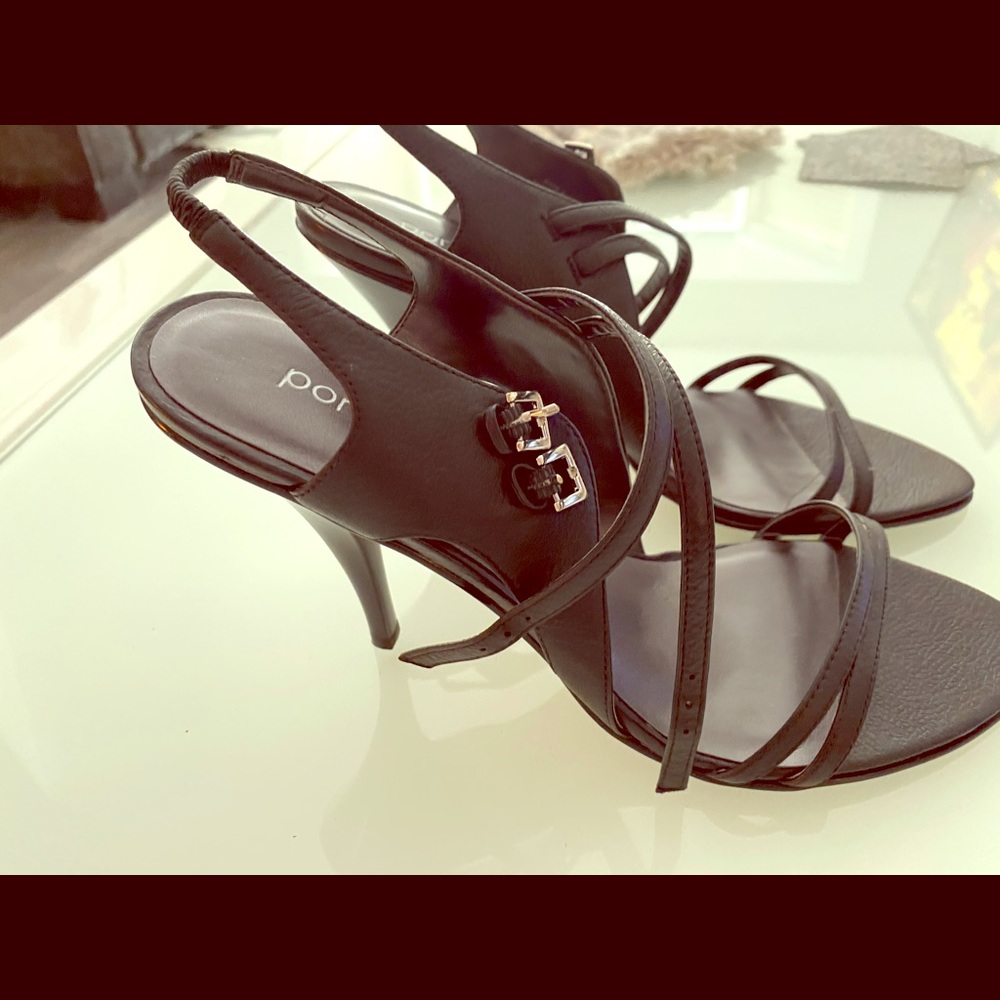 Black leather straps heel